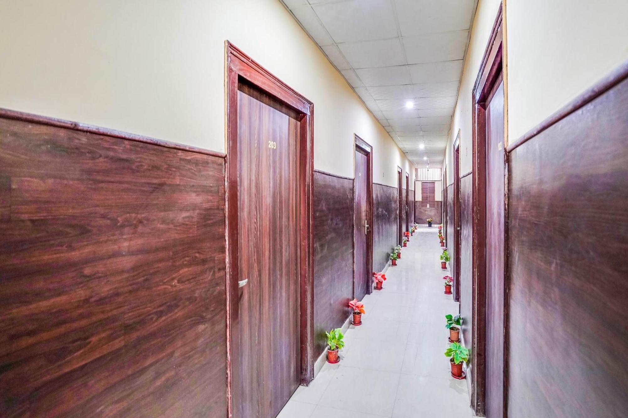 Hotel O Dream Palace Inn Νόιντα Εξωτερικό φωτογραφία